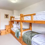 Апартаменты Centrally Located With Great Views And Terrace Шампери