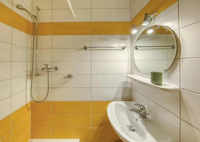 Centrally Located With Great Views And Terrace *