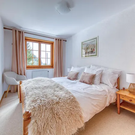 Centrally Located With Great Views And Terrace Champéry