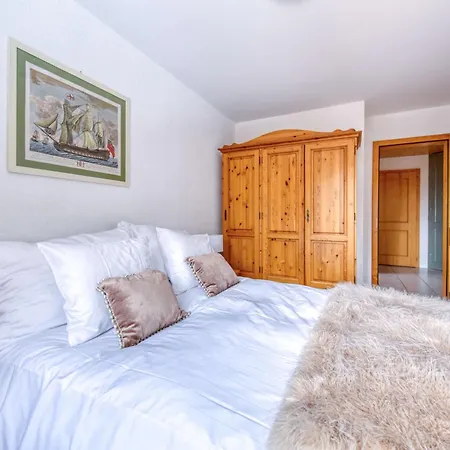 Apartmán Centrally Located With Great Views And Terrace