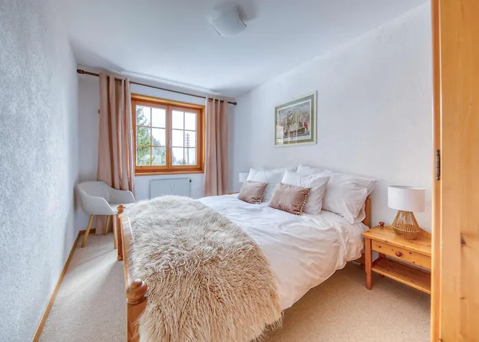 Centrally Located With Great Views And Terrace Champéry